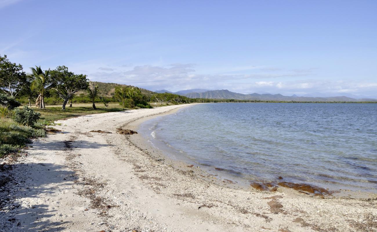 Photo de Public Picnic Beach avec sable beige & pierres de surface
