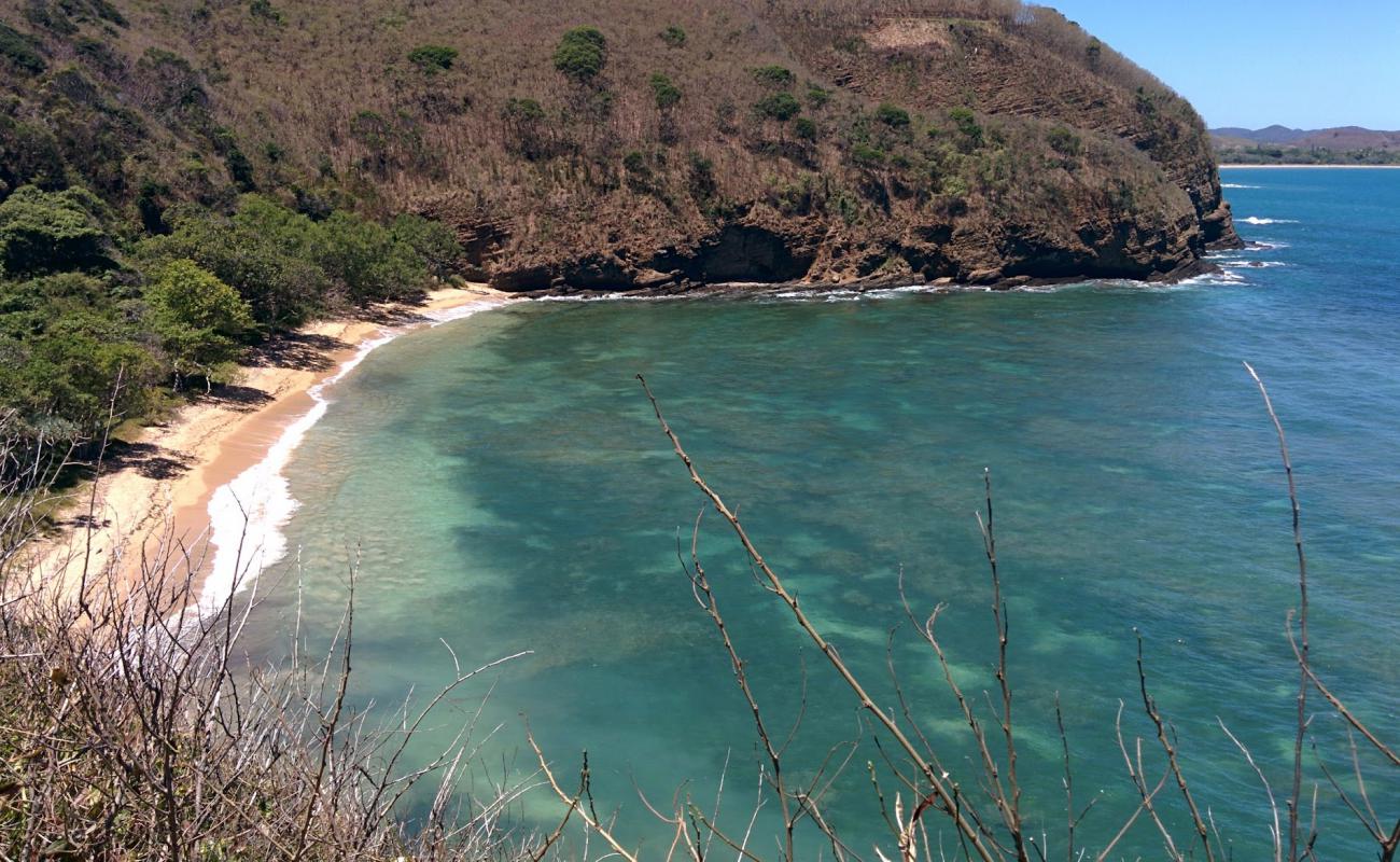 Photo de Baie des amoureux avec sable beige & pierres de surface