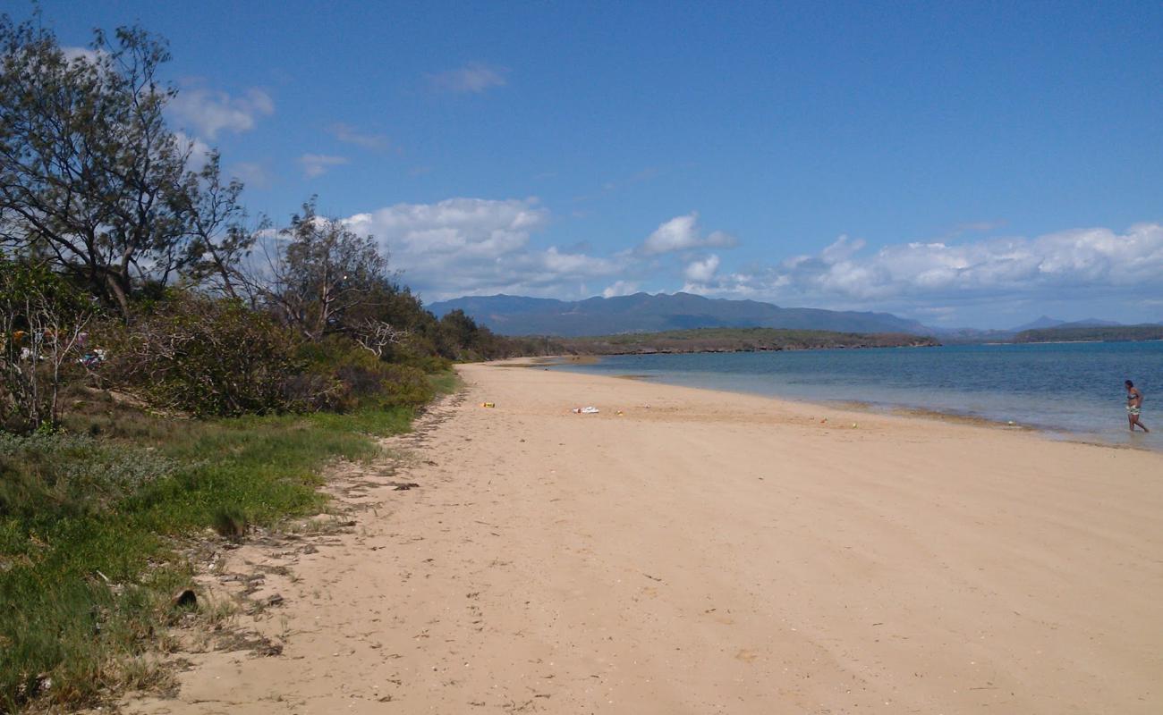 Photo de Plage de Pindai avec sable lumineux de surface