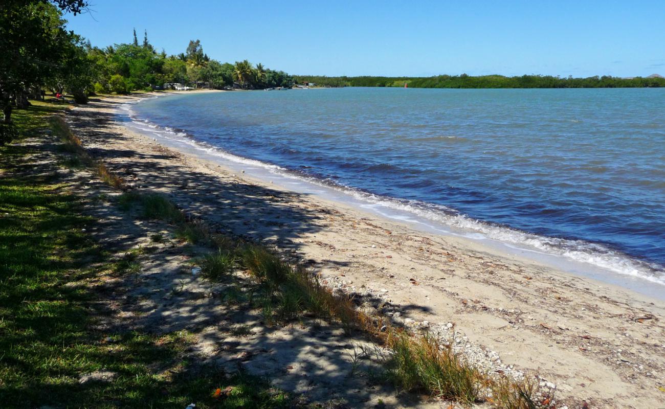 Photo de Plage et Camping "Aire de Foue" avec sable lumineux de surface