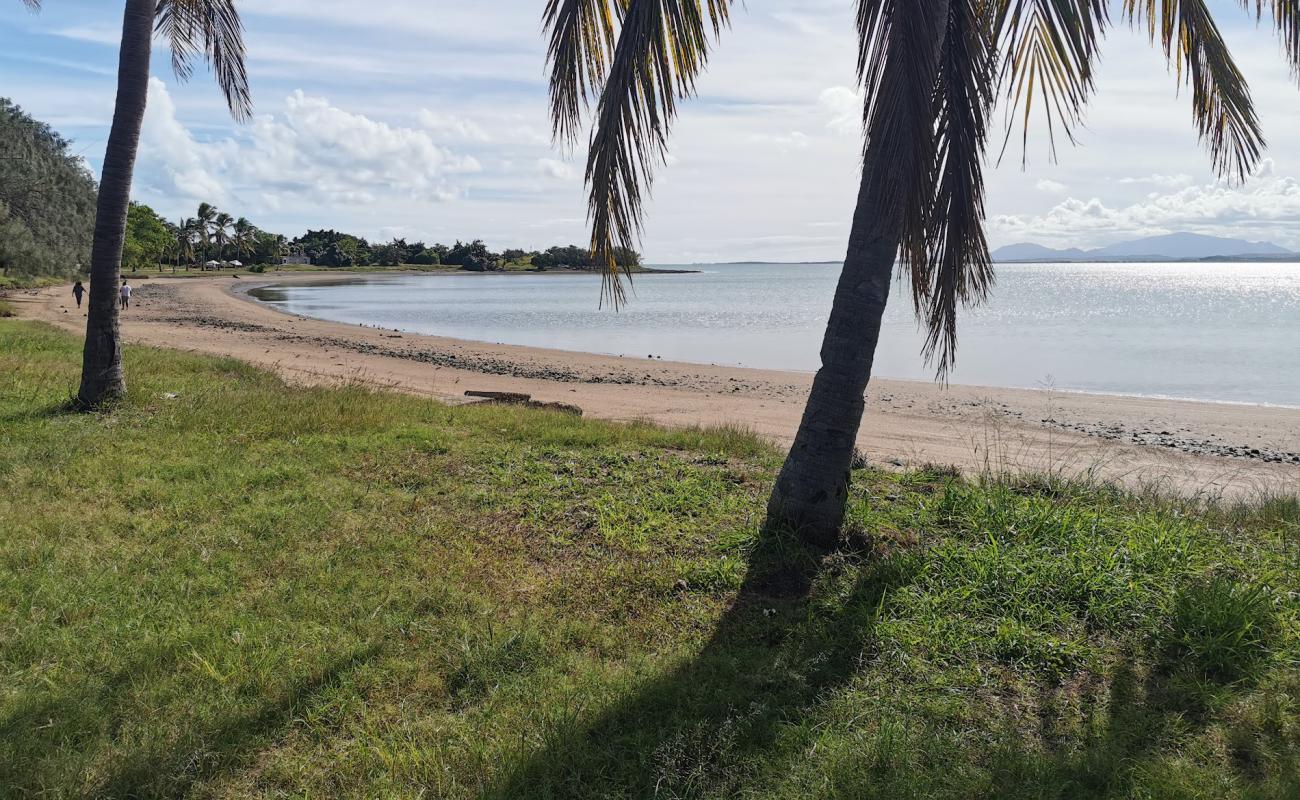 Photo de Plage de Gatope avec sable lumineux de surface