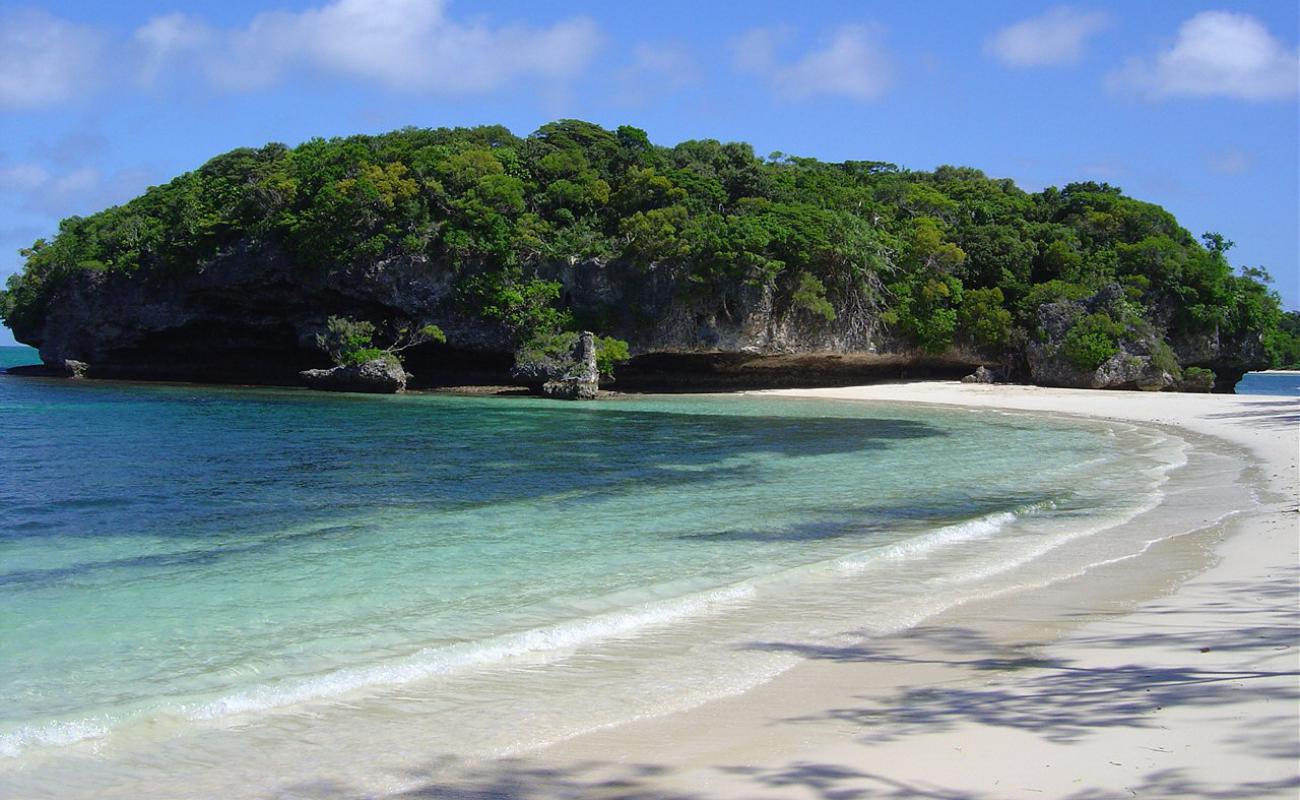 Photo de Plage de Kaa Nue Mera avec sable blanc de surface