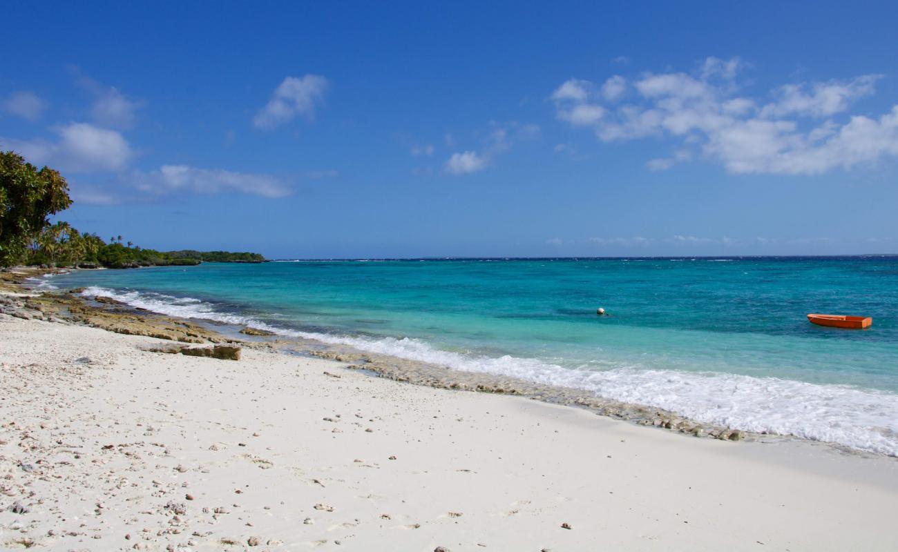 Photo de Tiberia Galoy Beach Syparaish Coastline avec sable lumineux de surface