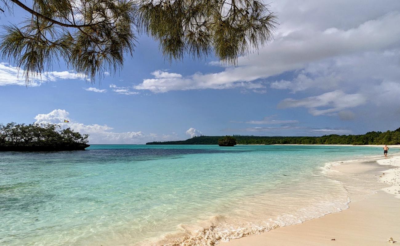 Photo de Luengoni Beach avec sable fin blanc de surface