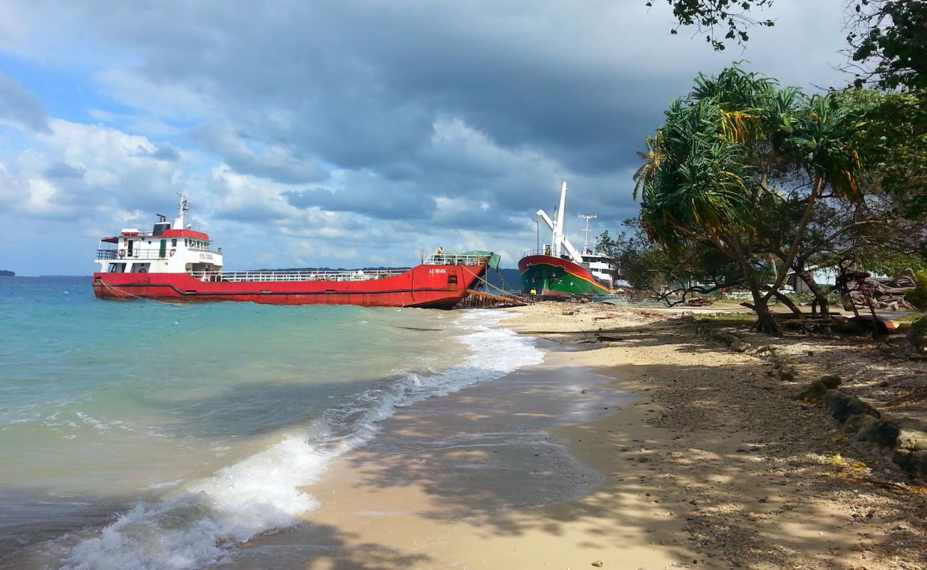 Photo de Samansin beach avec sable beige de surface