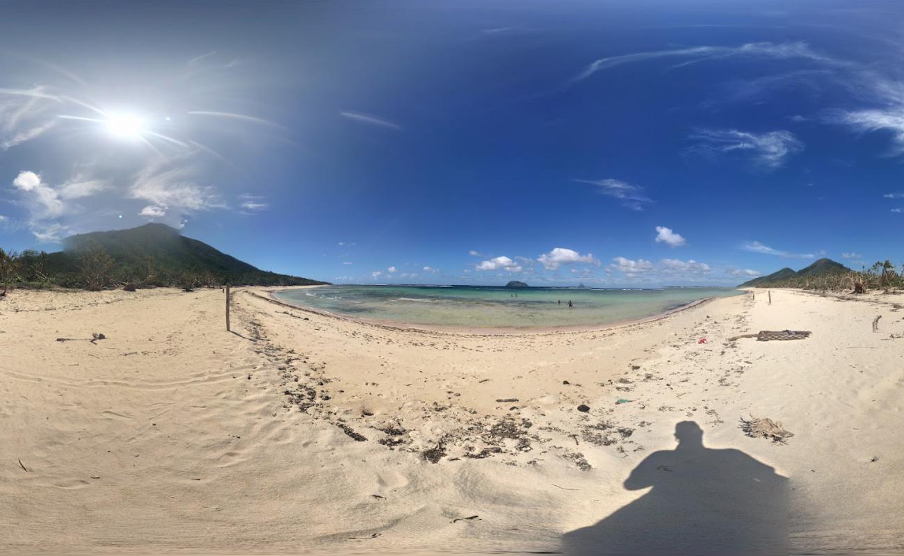 Photo de Nambuawia Beach avec sable beige de surface