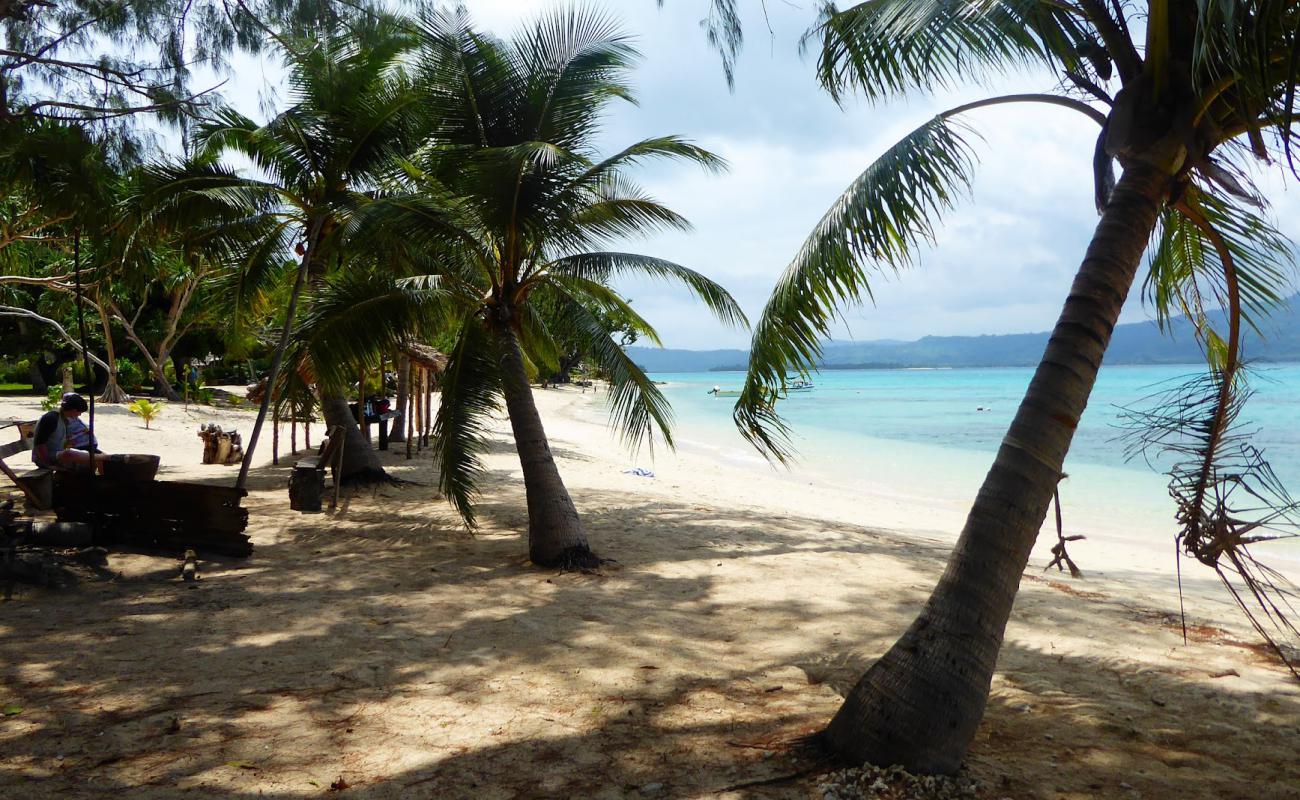 Photo de Worearu Beach avec sable lumineux de surface