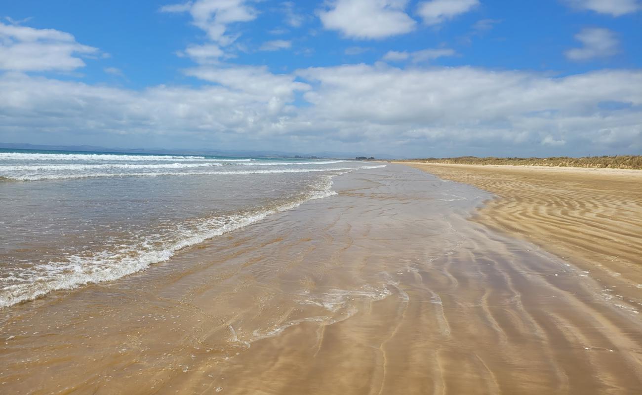 Photo de Tokerau beach avec sable beige de surface