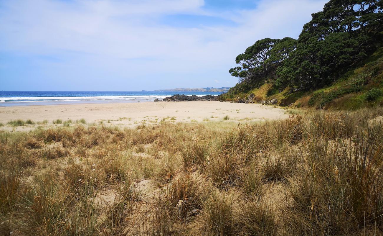 Photo de Takou Bay Beach avec sable lumineux de surface