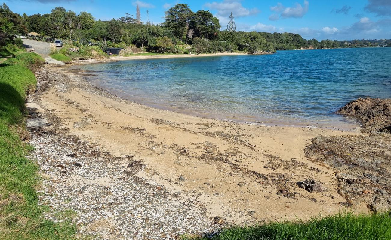 Photo de Wharau Road Beach avec sable beige & galets de surface
