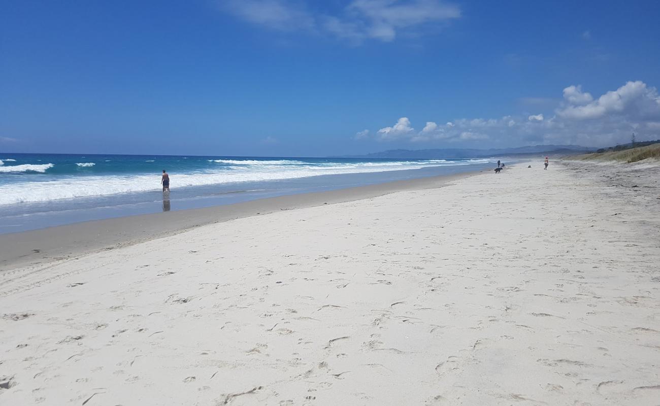 Photo de Forestry Beach avec sable beige de surface