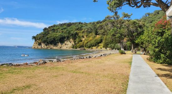 Waiwera Beach