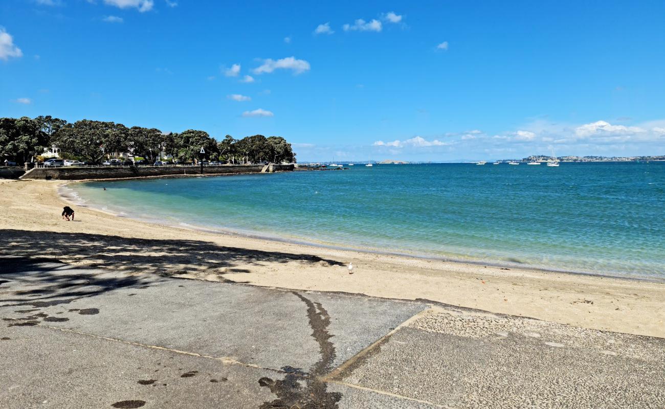 Photo de Devonport Beach avec sable lumineux de surface