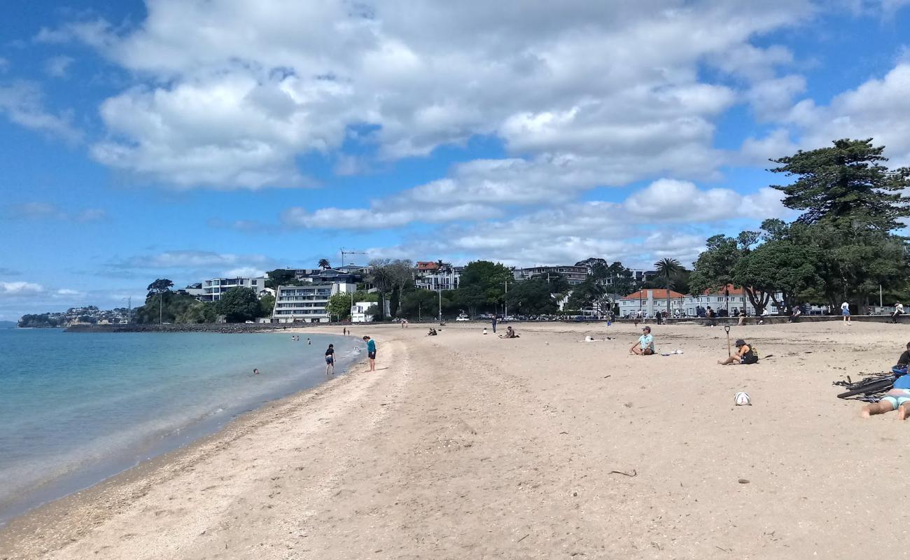 Photo de Mission Bay Beach avec sable coquillier lumineux de surface