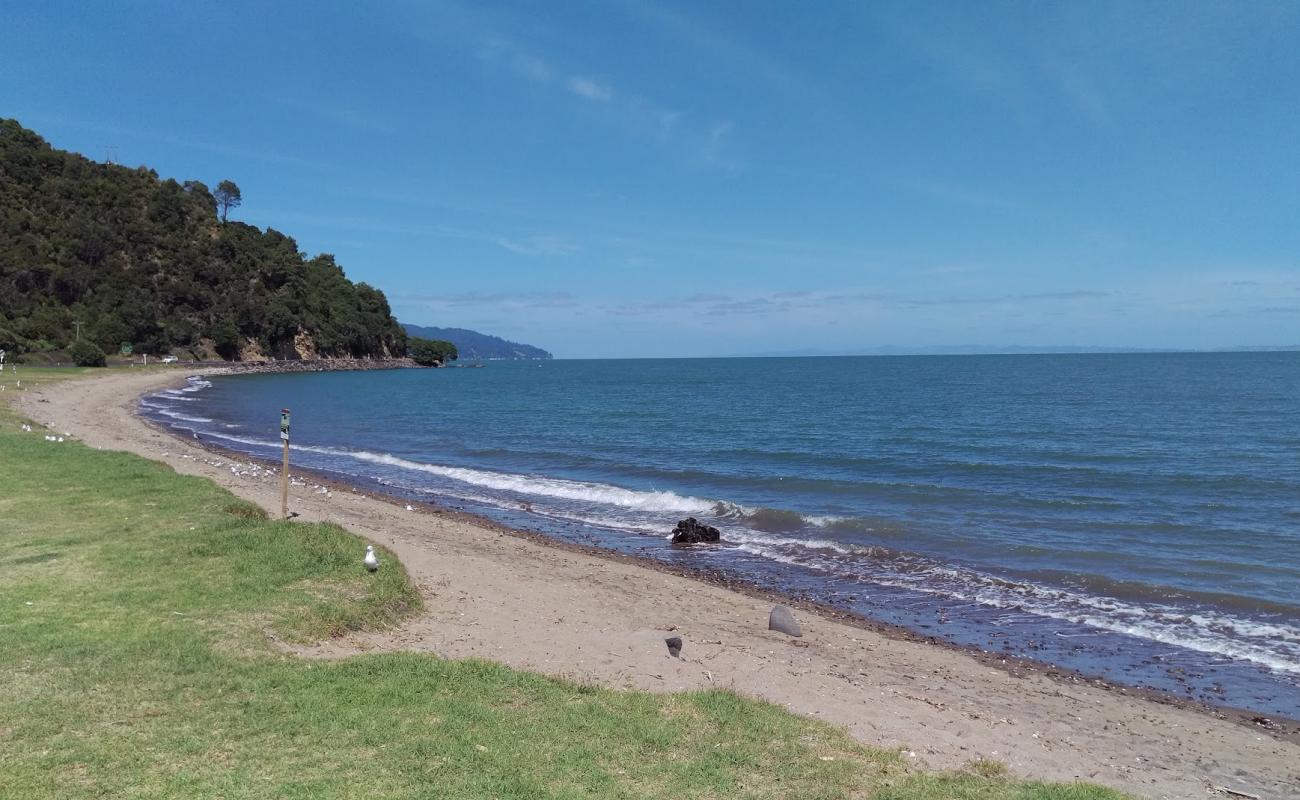 Photo de Tapu Beach avec sable noir avec caillou de surface