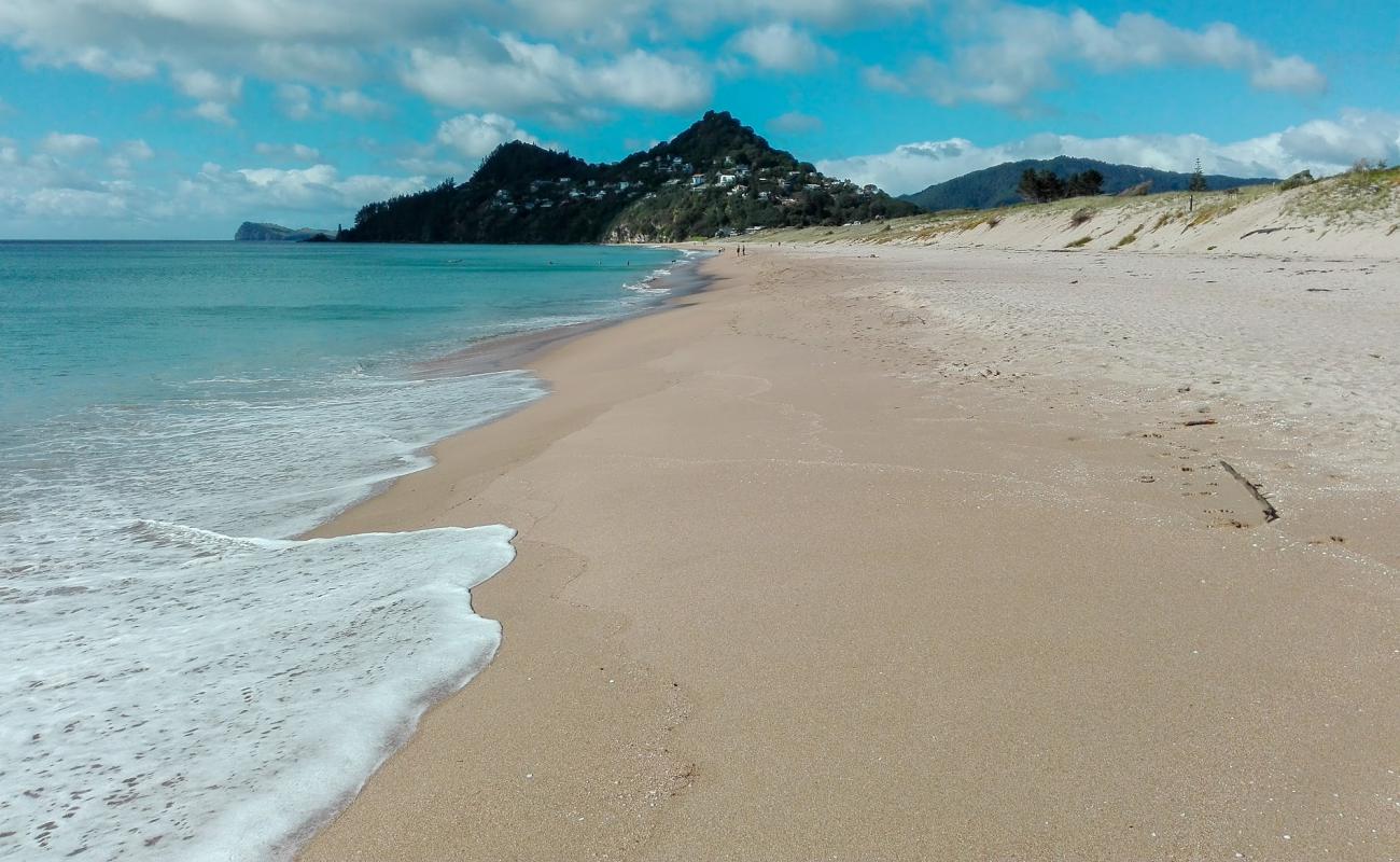 Photo de Tairua Beach avec sable lumineux de surface