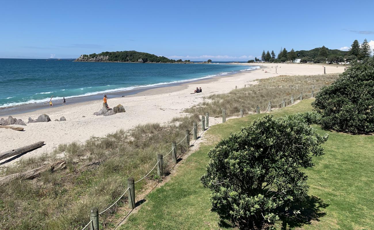 Photo de Maunganui Beach avec sable beige de surface