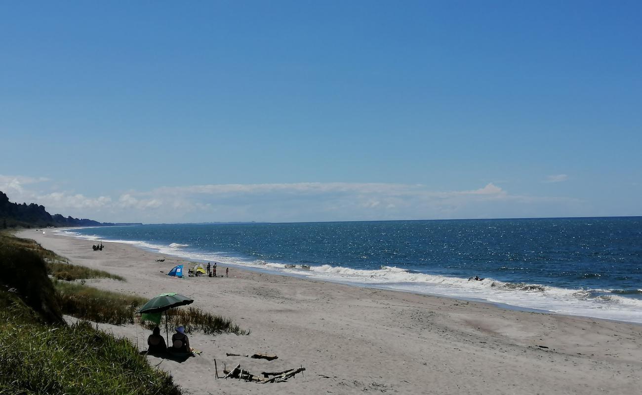 Photo de Matata Beach avec sable beige de surface