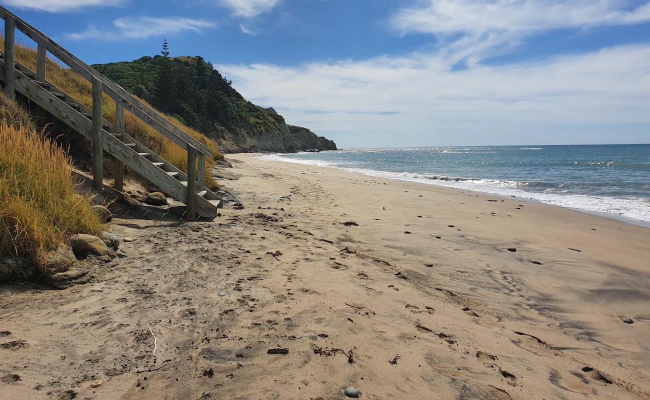 Photo de Makorori Beach avec sable beige de surface