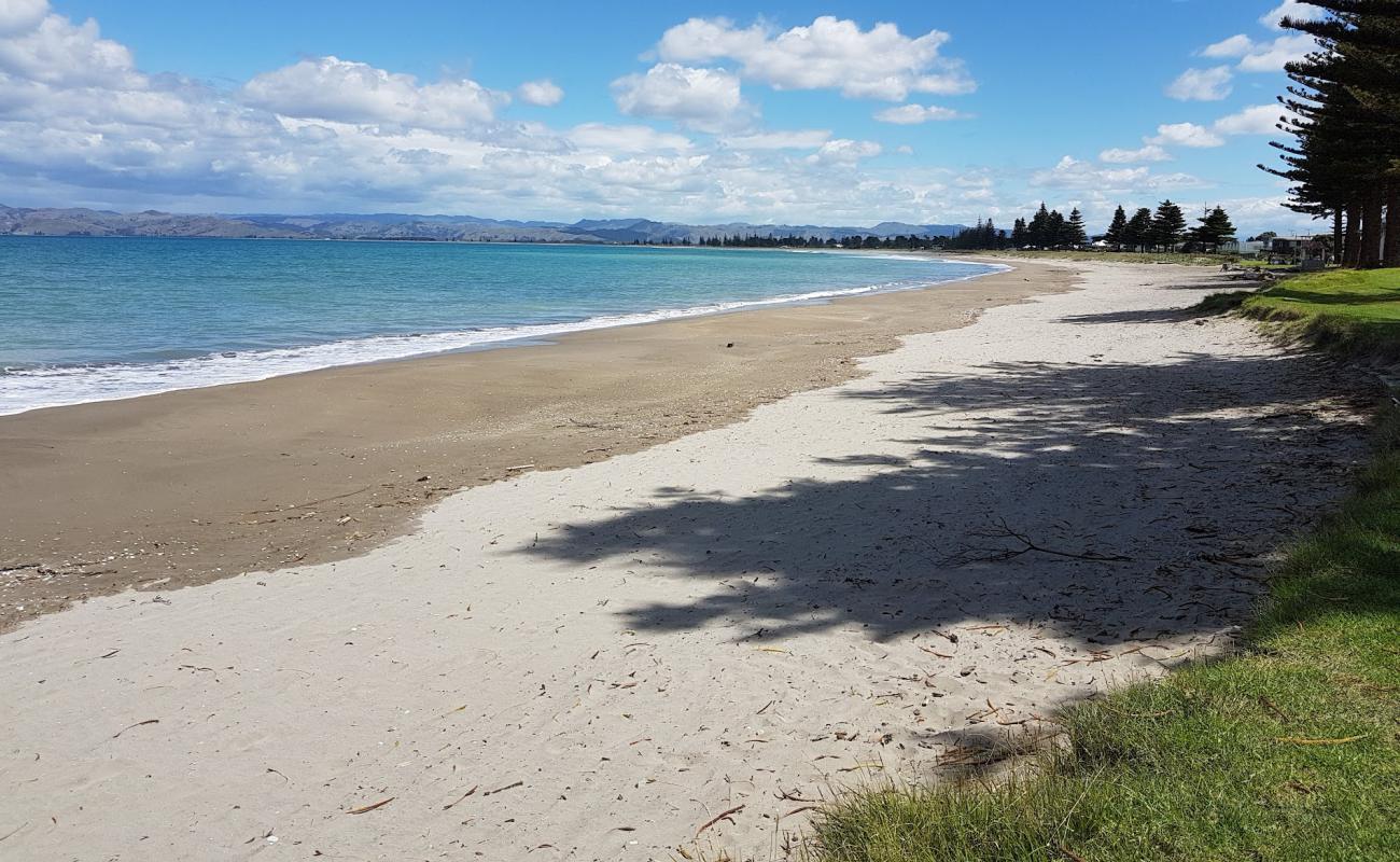 Photo de Midway Beach avec sable beige de surface