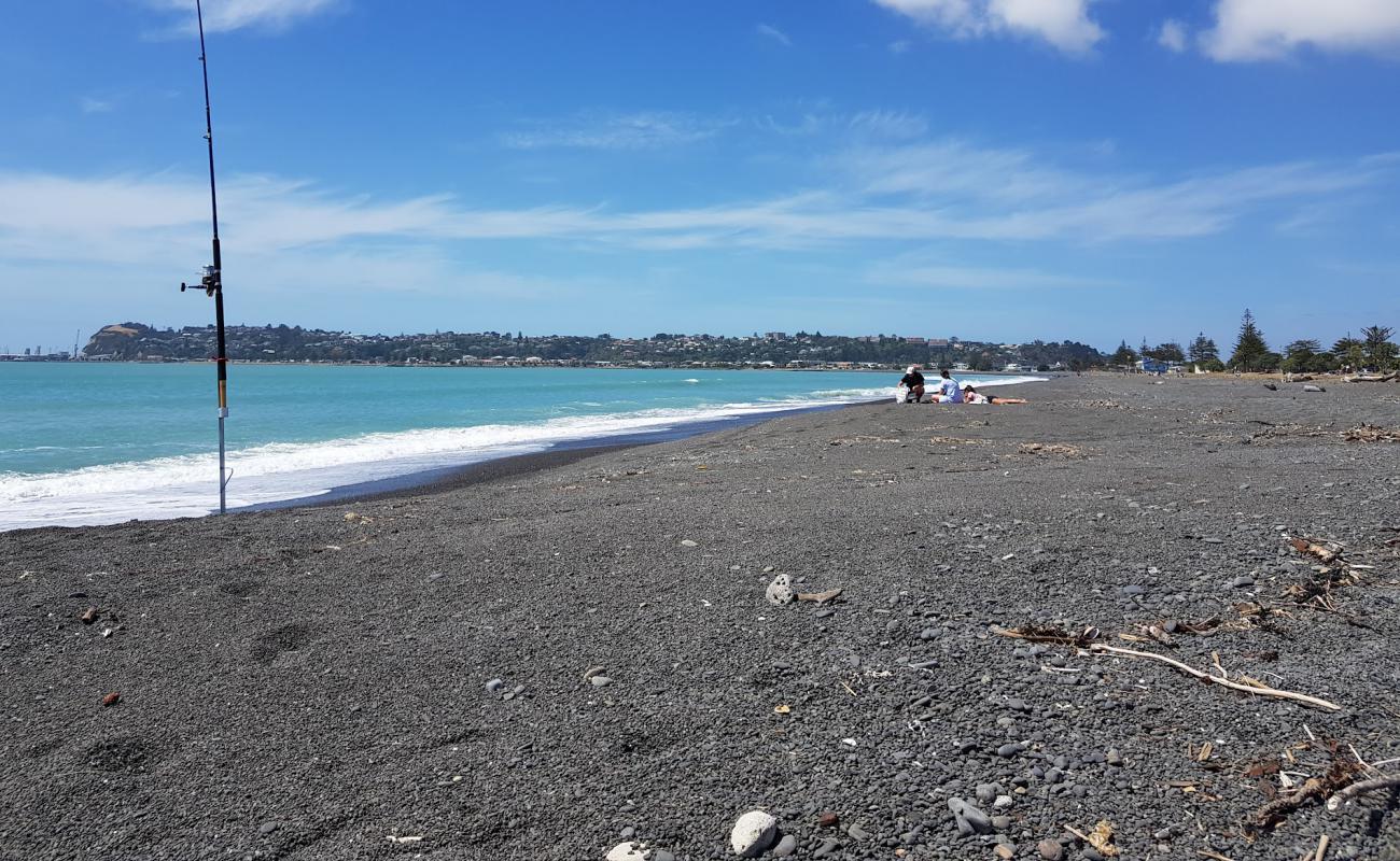 Photo de Westshore Beach avec petits galets gris de surface