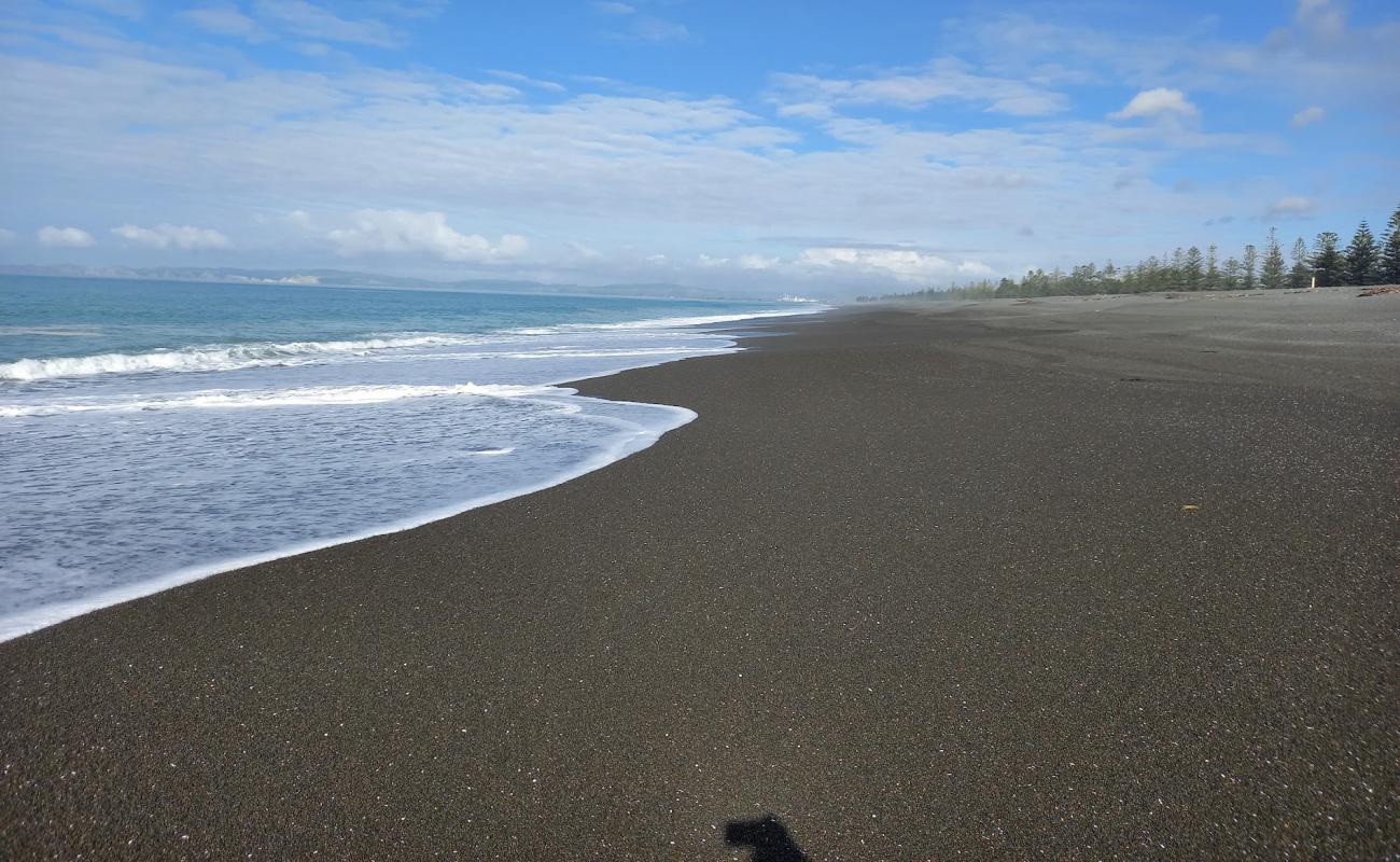 Photo de Napier Beach avec petits galets gris de surface