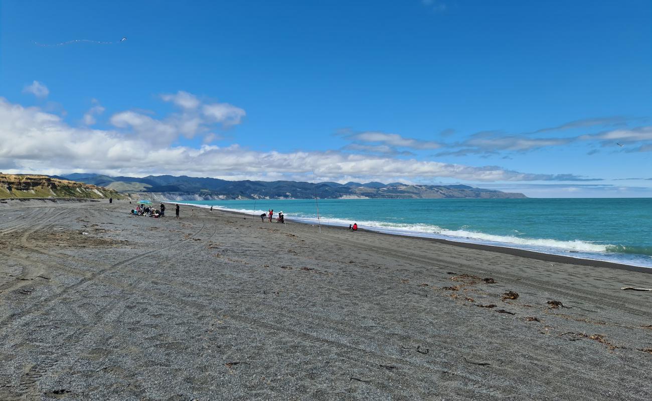 Photo de Lake Ferry Beach avec petits galets gris de surface