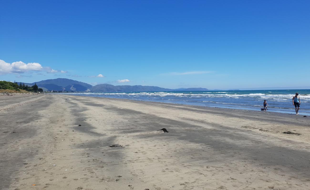 Photo de Paraparaumu Beach avec sable gris de surface