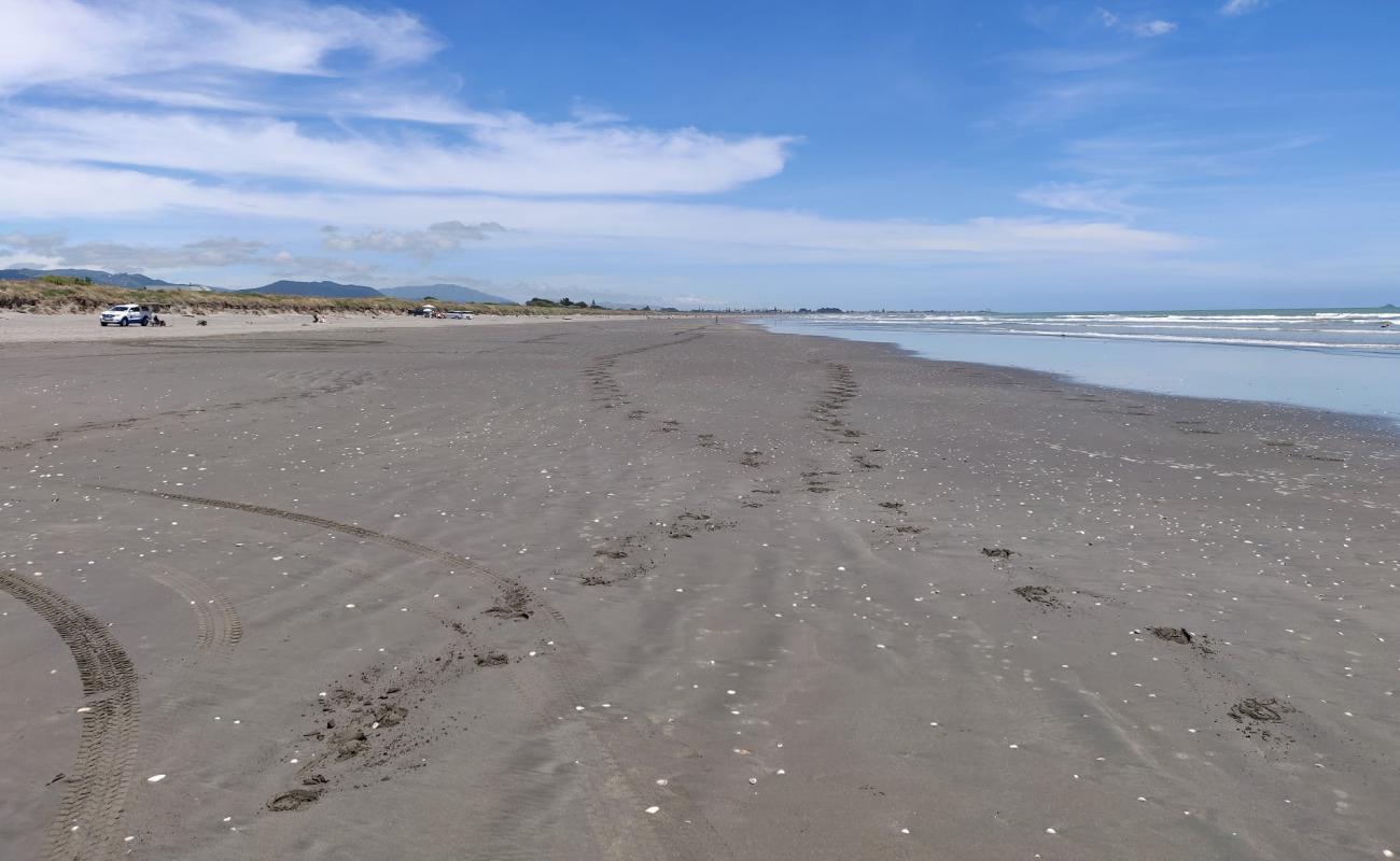 Photo de Peka Peka Beach avec sable gris de surface