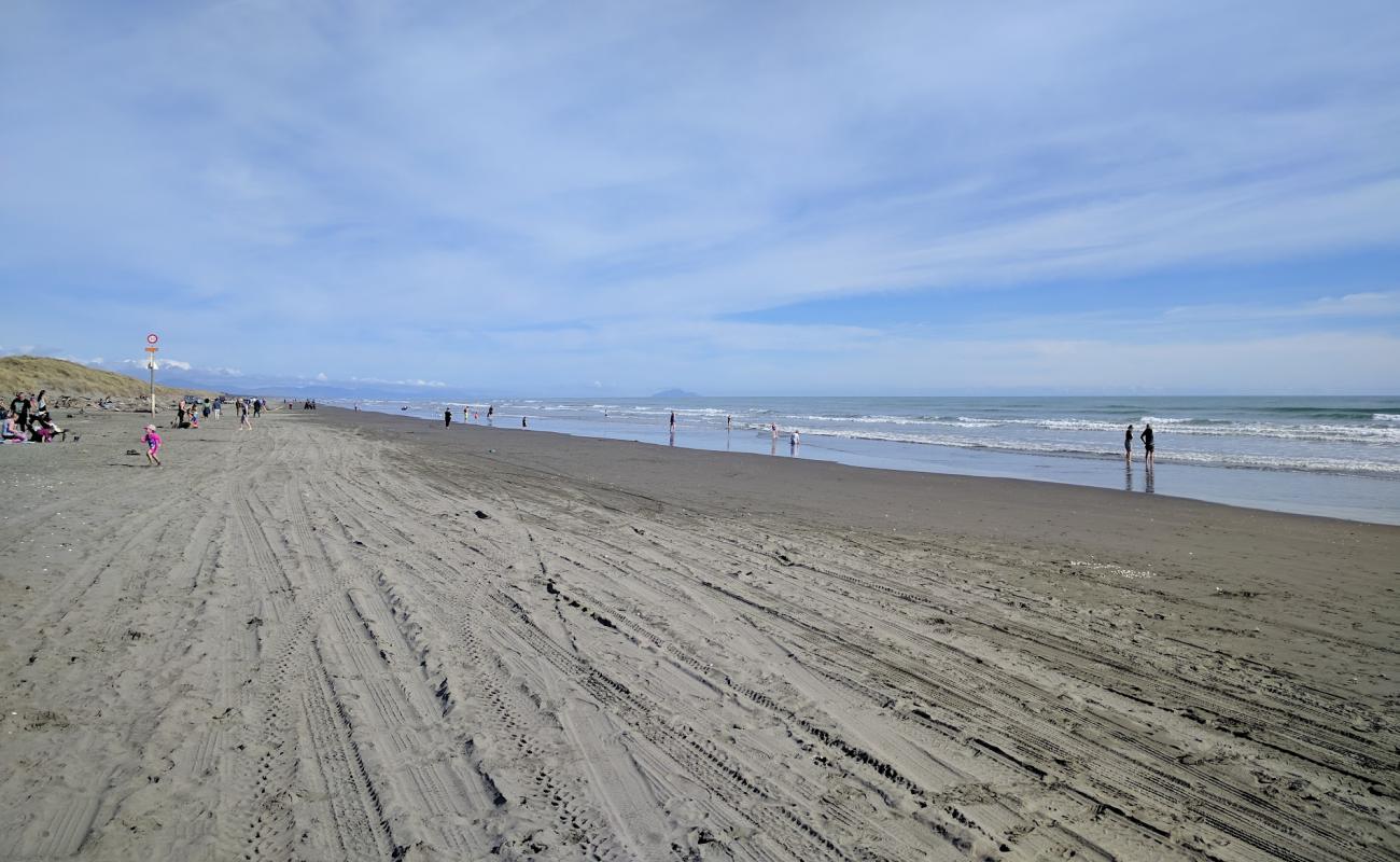 Photo de Foxton Beach avec sable gris de surface