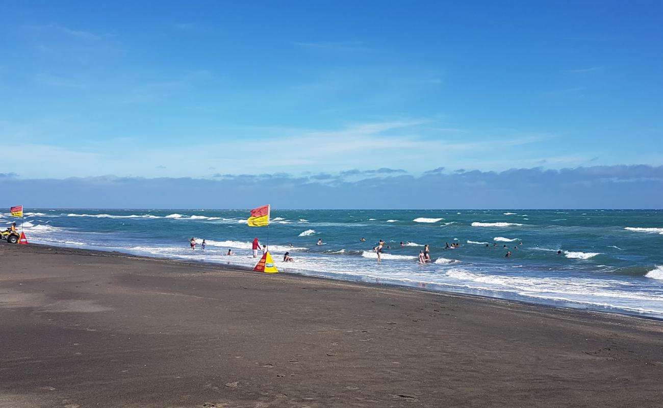 Photo de Castlecliff Beach avec sable gris de surface