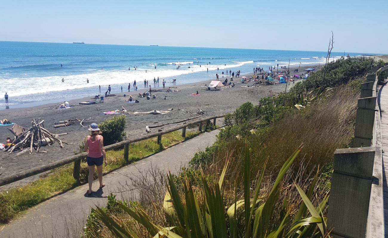 Photo de Fitzroy Beach avec sable gris de surface