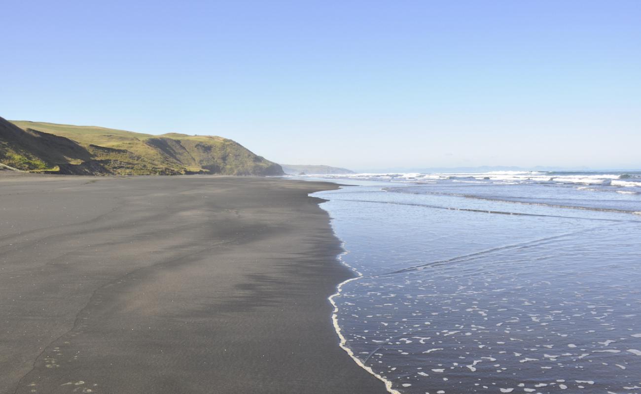 Photo de Ruapuke Beach avec sable gris de surface