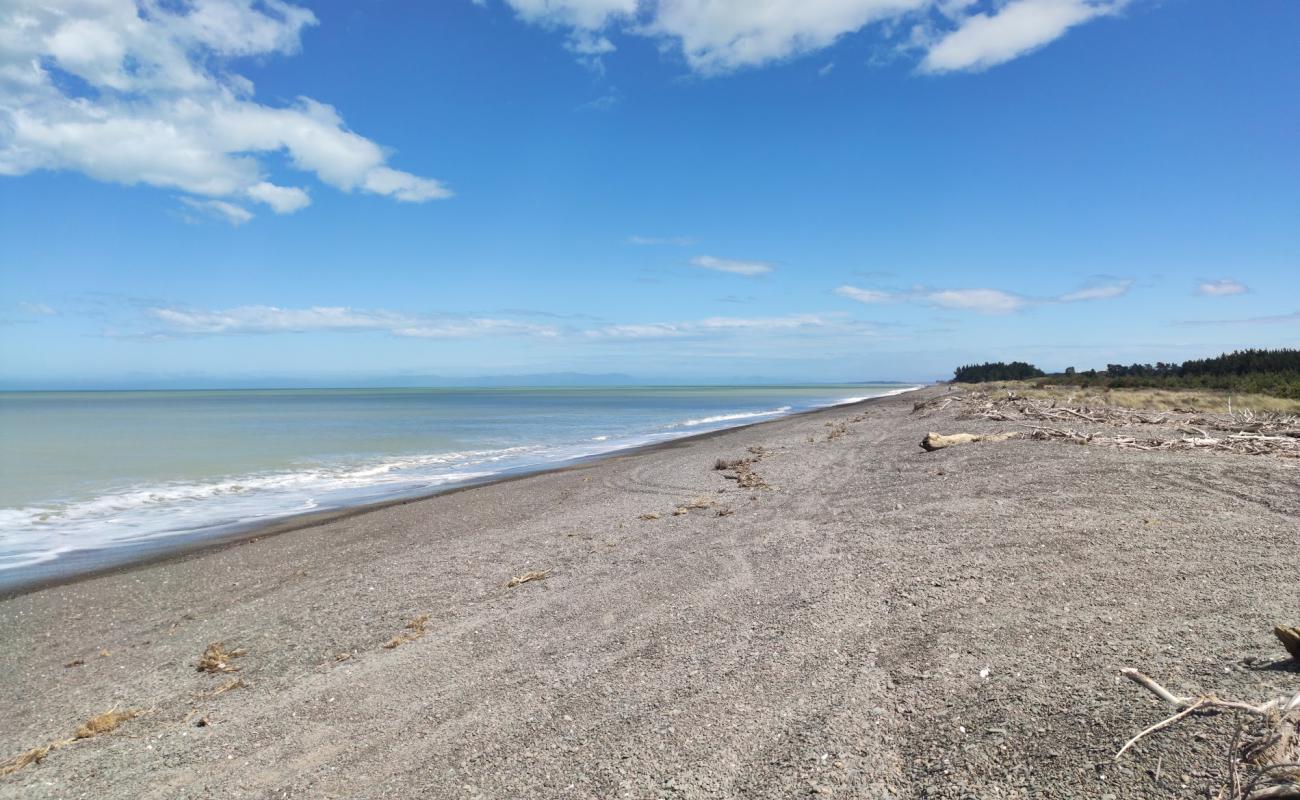 Photo de Leithfield Beach avec sable noir & galets de surface