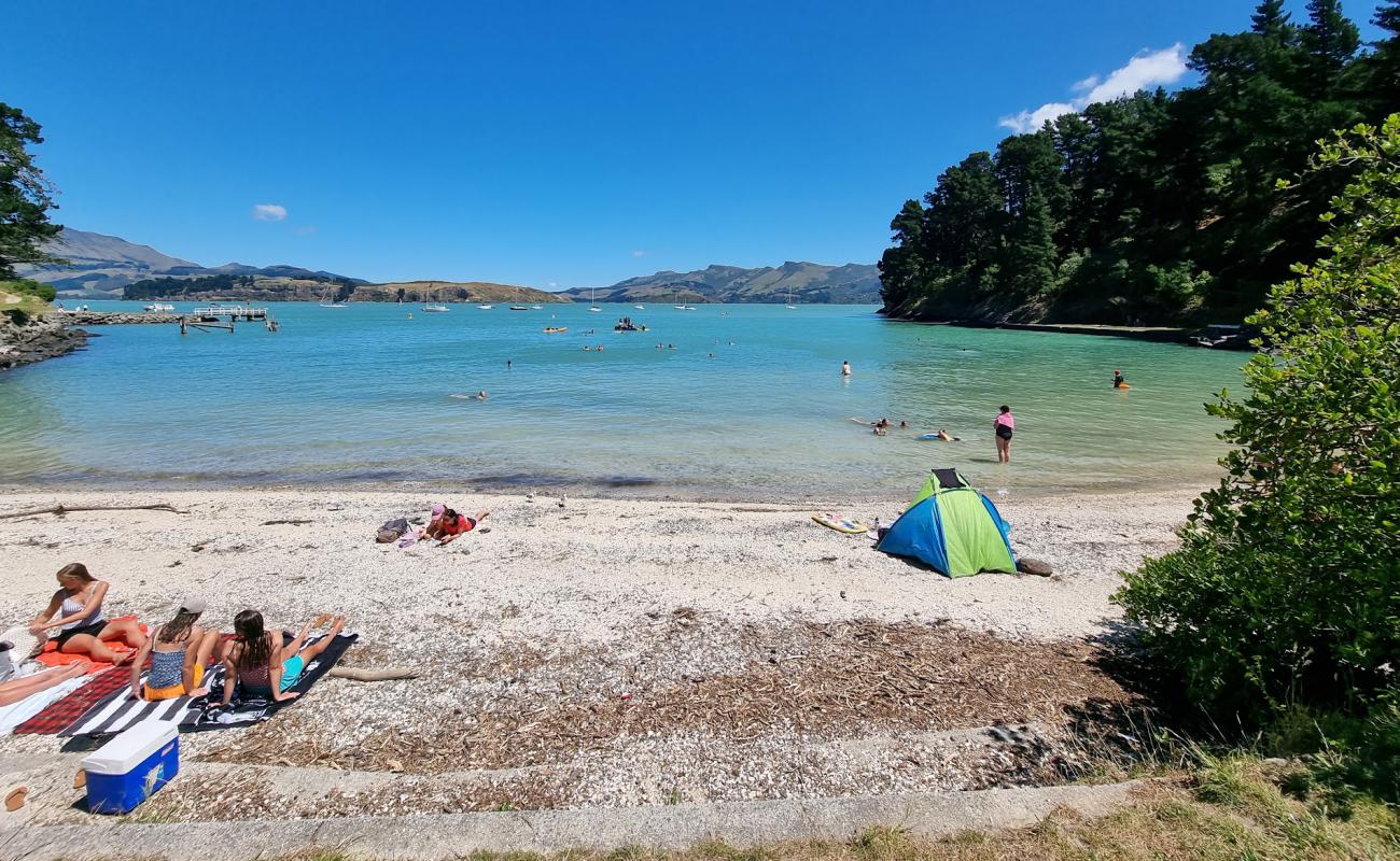 Photo de Corsair Bay Beach avec sable lumineux de surface