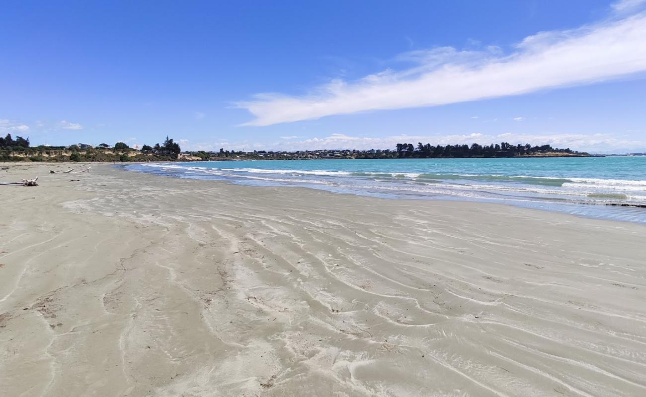 Photo de Caroline Bay Beach avec sable beige de surface