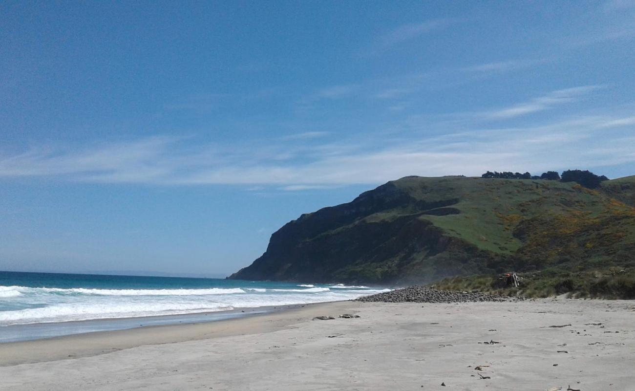 Photo de Boulder Beach avec sable beige de surface