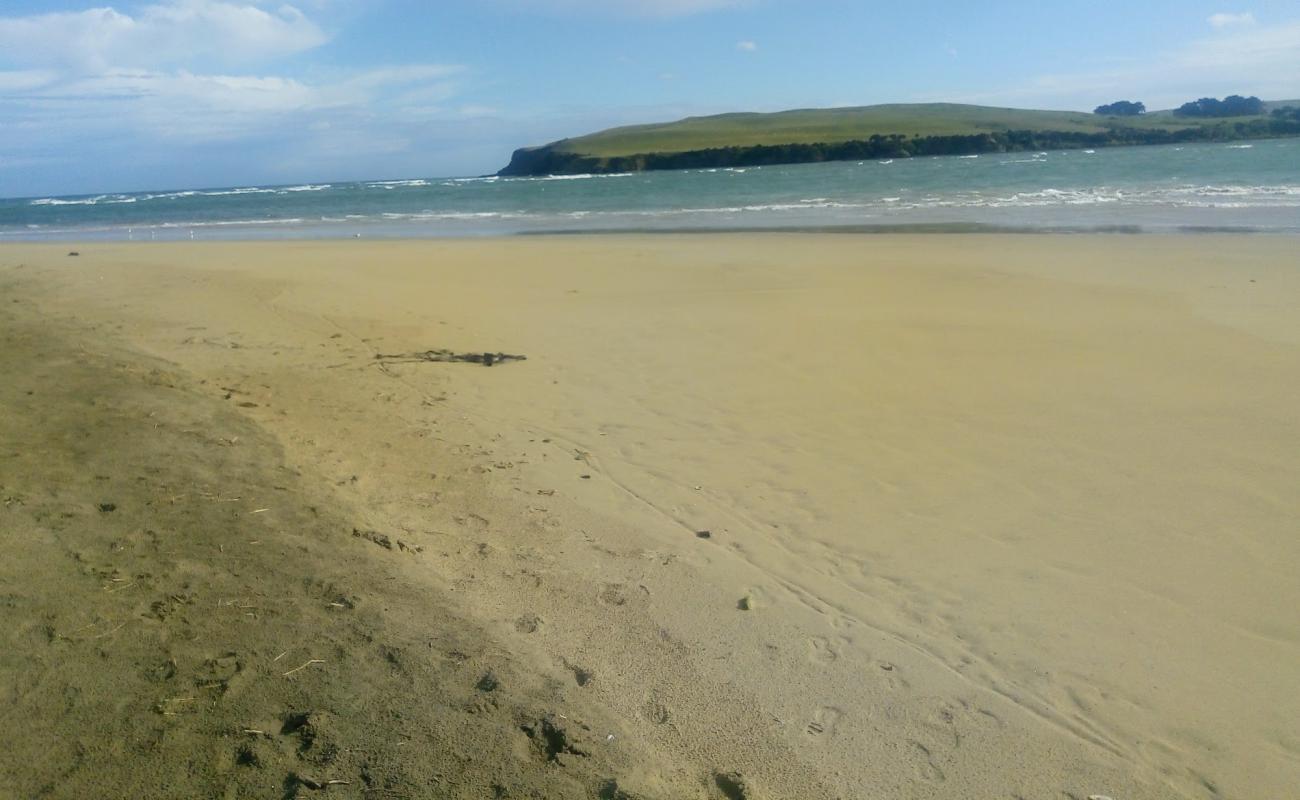 Photo de Surat Bay Beach avec sable lumineux de surface