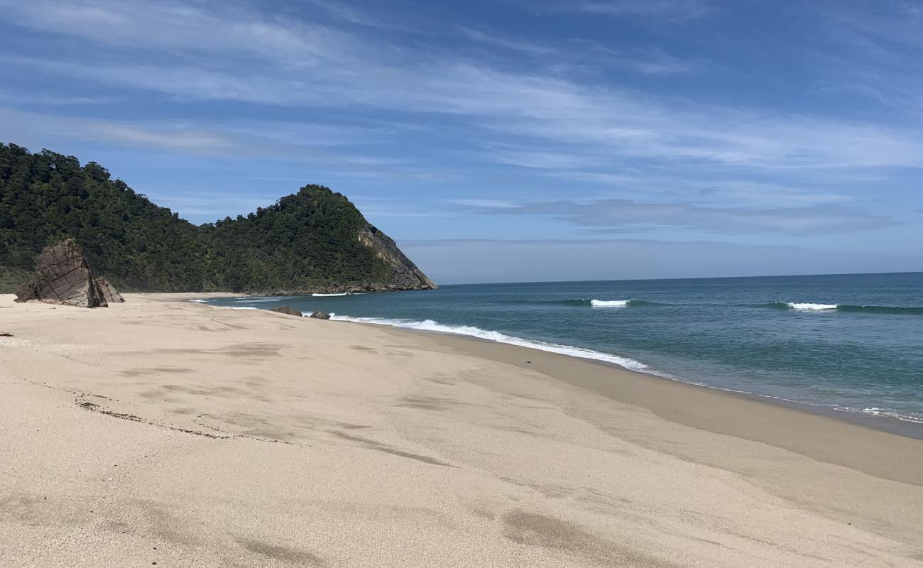 Photo de Scotts Beach avec caillou fin clair de surface