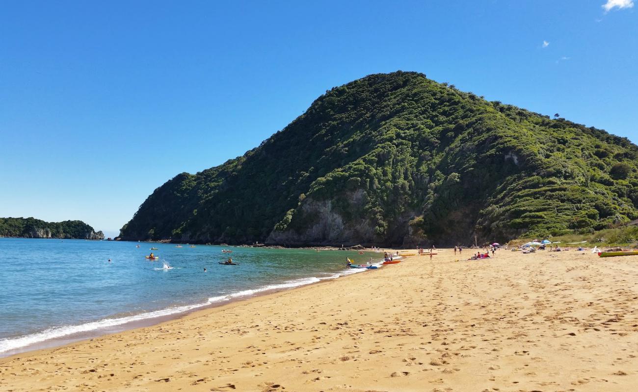 Photo de Tata Beach avec sable lumineux de surface