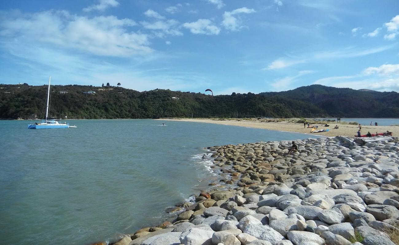 Photo de Sandy Bay Beach I avec sable beige fin de surface