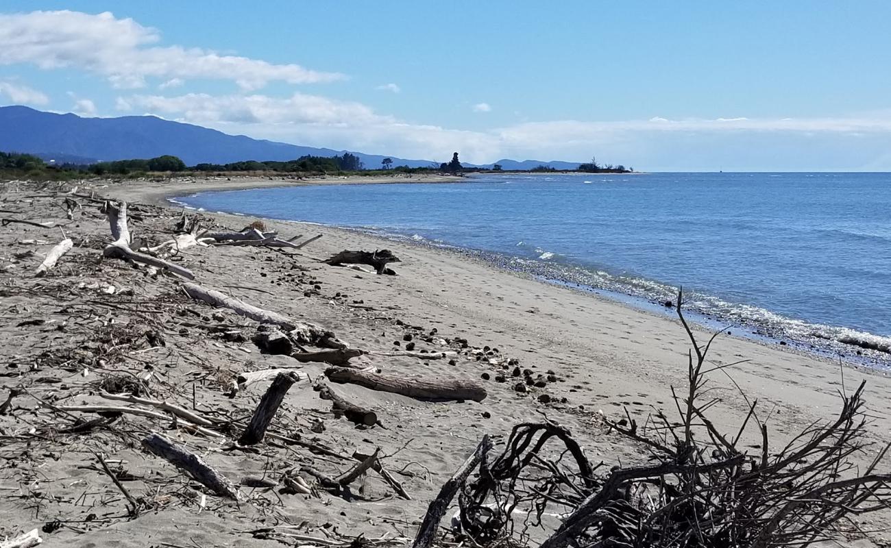 Photo de Motueka Beach avec sable gris avec caillou de surface