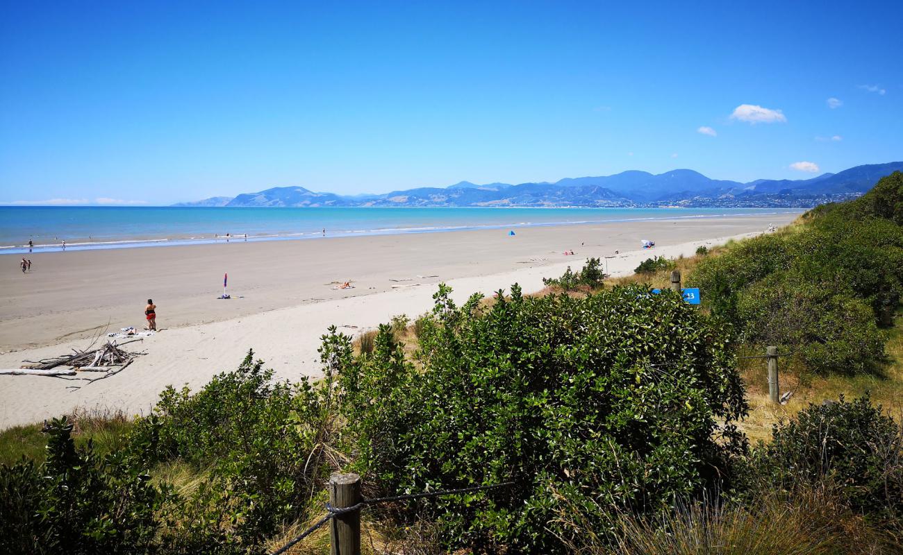 Photo de Moturoa Rabbit Beach avec sable lumineux de surface