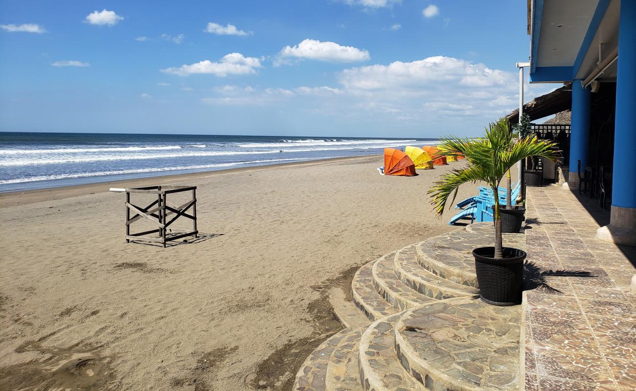 Photo de Quizala beach avec sable gris de surface