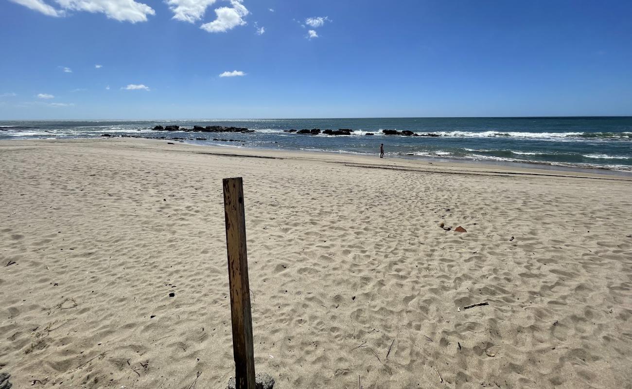 Photo de El Tamarindo Beach avec sable beige de surface