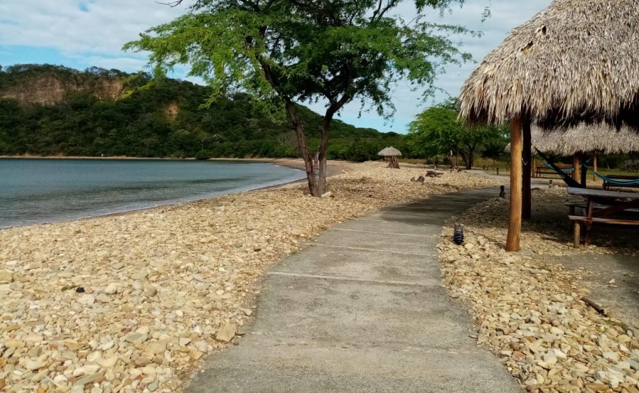 Photo de Plage de Nacascolo avec galets beige de surface