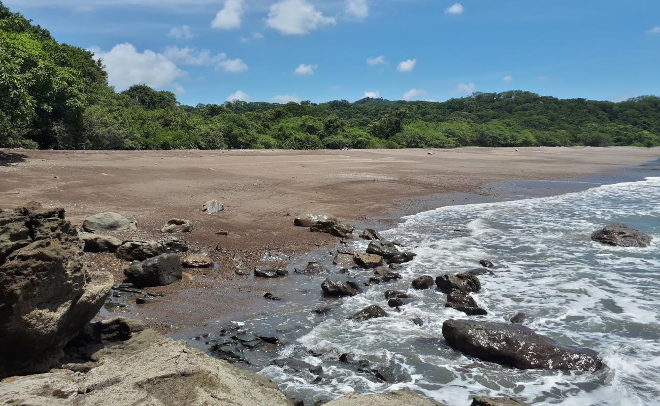 Photo de Plage d'Escameca avec sable beige de surface