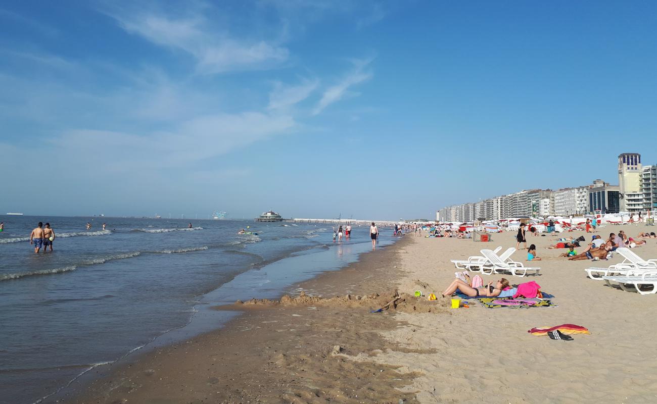 Photo de Blankenberge beach avec sable lumineux de surface