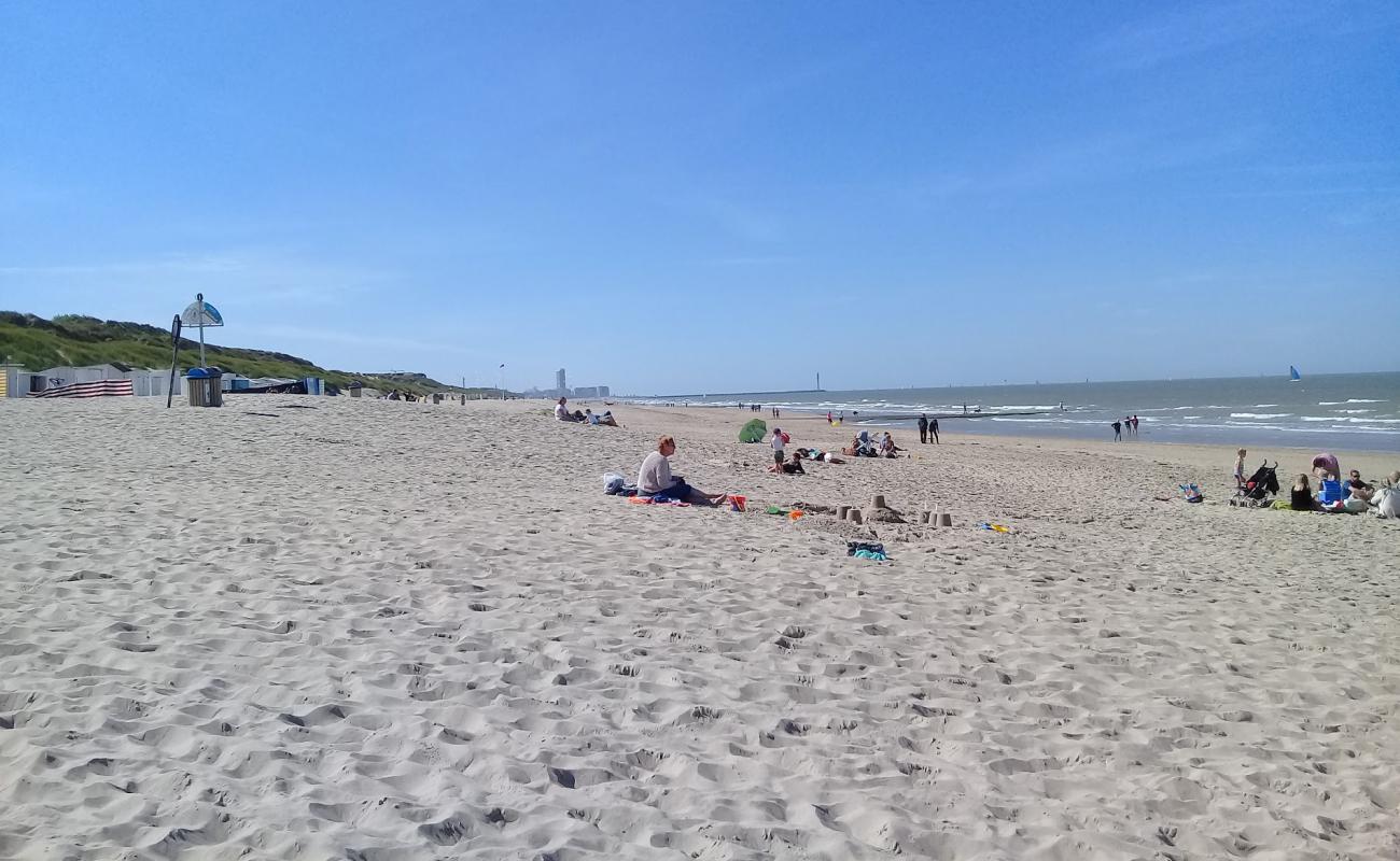 Photo de Plage de Bredene avec sable lumineux de surface