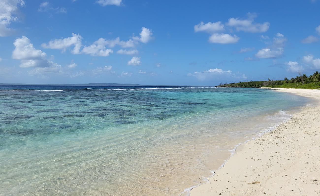 Photo de Obyan Beach avec sable beige de surface